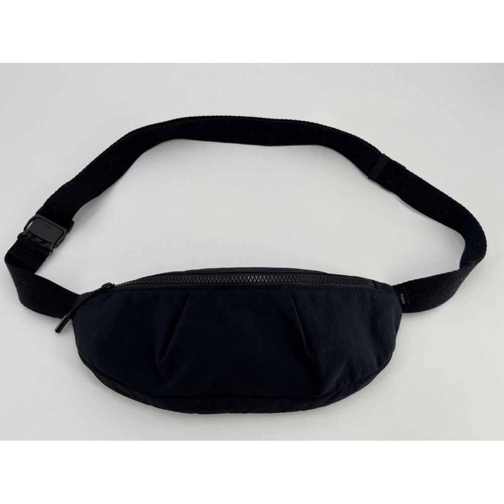 NWOT Athleta Belt Bag Kinetic Waist Bag Crossbody Black Adjustable Zipper New